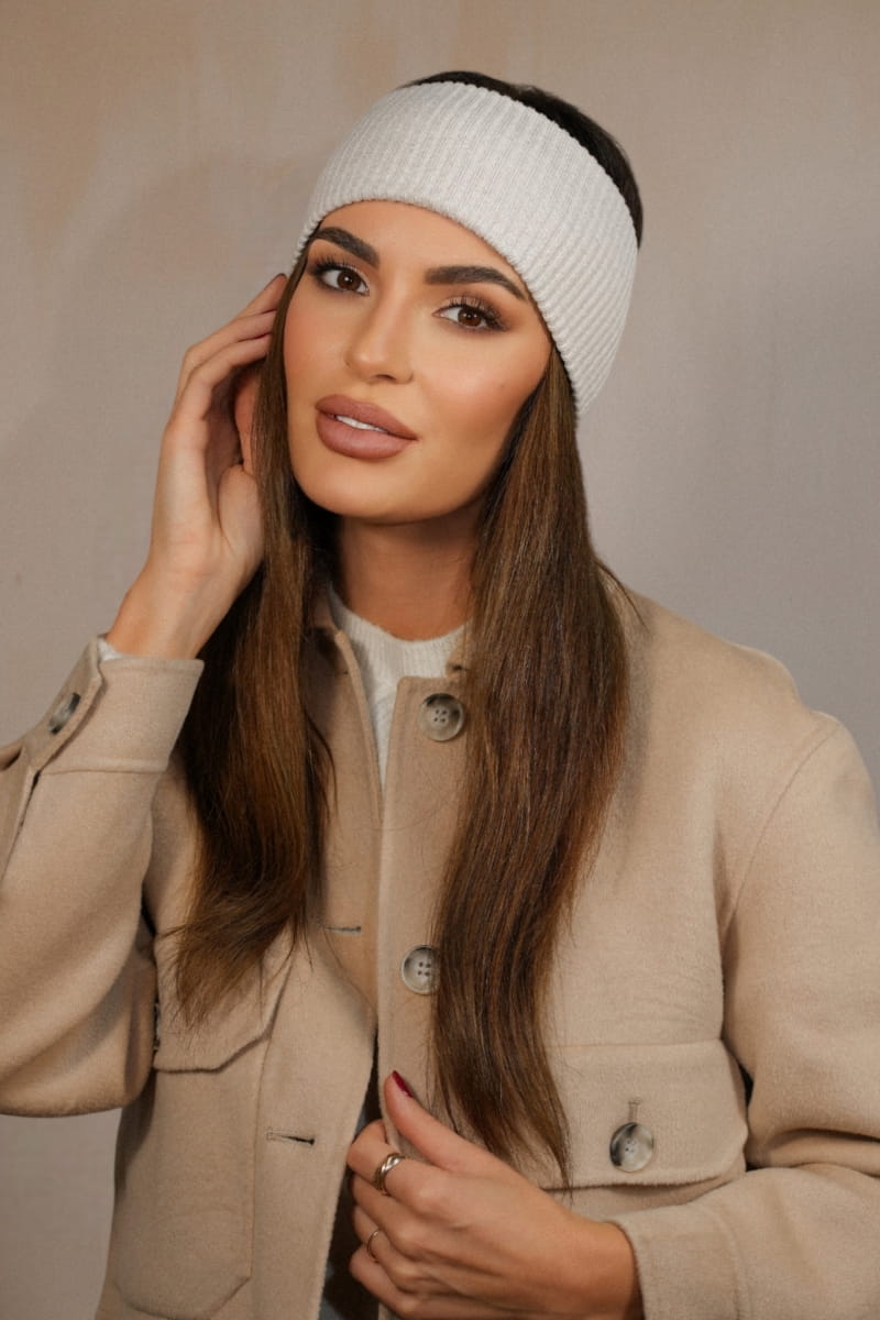 Opaska Damska, Model: Kirby-Opaska, Kolor: beżowy, Skład materiału: 52% Wiskoza; 26% Pbt; 22% Poliamid, Przeznaczenie: Jesień/Zima, Rozmiar: Uniwersalny (54-60) (Opaska Damska, zdjęcie 3)