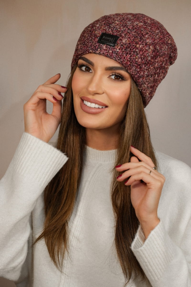 Czapka Damska, Model: Dotto, Kolor: czerwony, Skład materiału: 46% Poliakryl; 20% Wełna; 17% Wiskoza; 17% Poliester, Przeznaczenie: Jesień/Zima, Rozmiar: Uniwersalny (54-60) (Czapka Damska, zdjęcie 2)