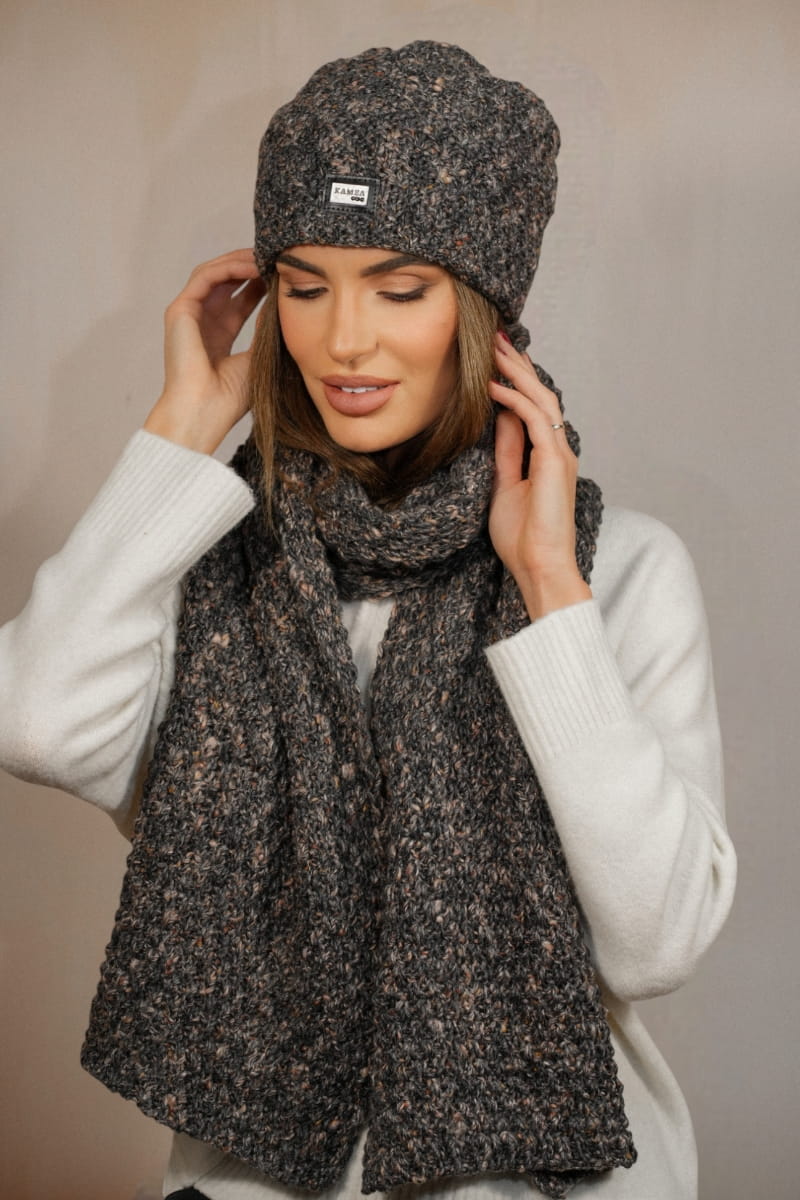 Komplety: czapka + szalik/komin, Model: Dotto-Komplet, Kolor: brązowy, Skład materiału: 46% Poliakryl; 20% Wełna; 17% Wiskoza; 17% Poliester, Przeznaczenie: Jesień/Zima, Wymiary(długość/szerokość): 180cm/35cm (Komplety: czapka + szalik/komin, zdjęcie 2)