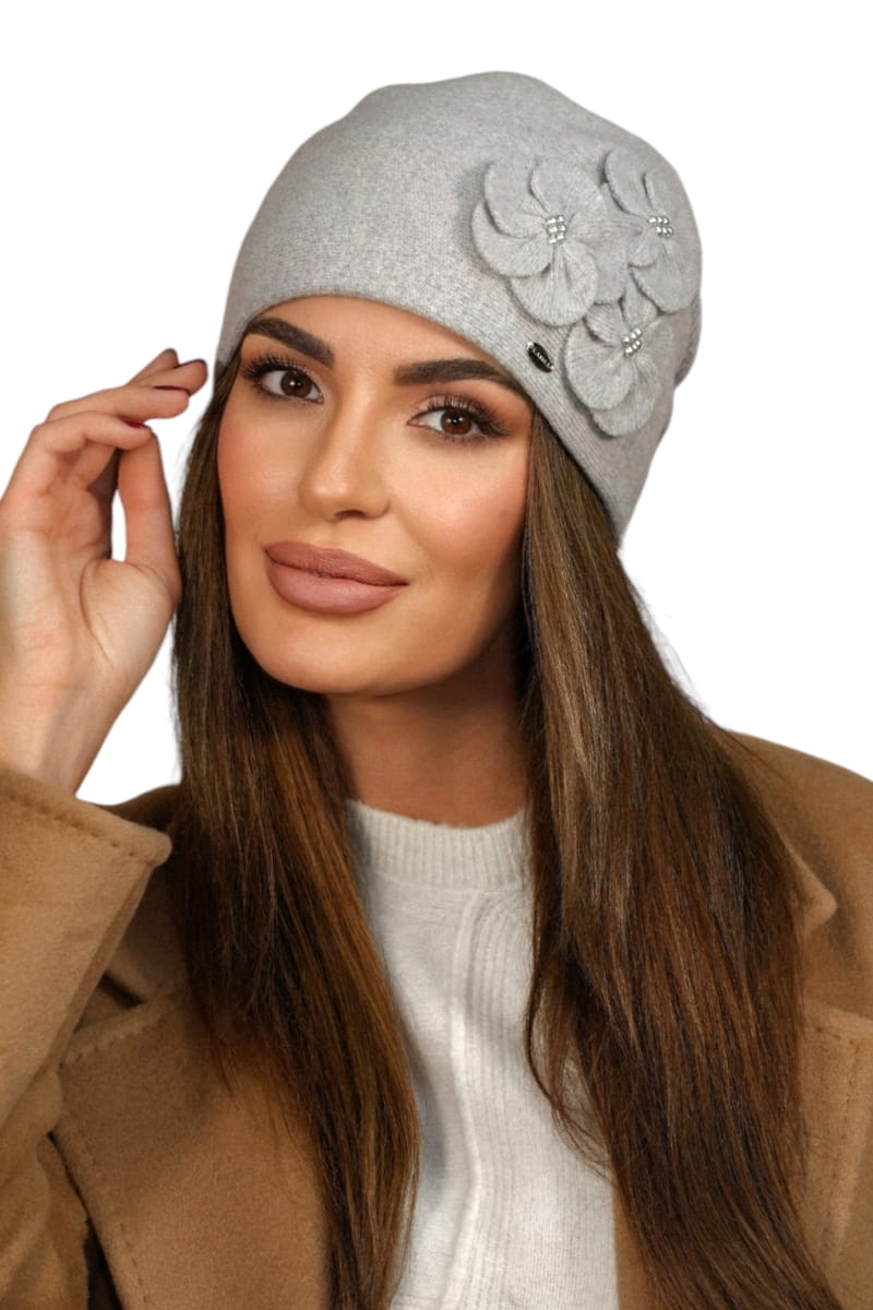 Dámská čepice, Model: Ambrozja, Barva: světle šedá, Složení materiálu: 80% Vlna; 20% Polyamid, Určení: Podzim/Zima, Velikost: Univerzální (54-60)