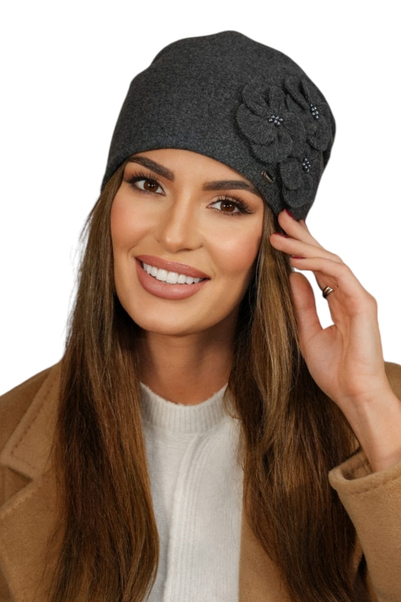 Čepice, Model: Ambrozja, Barva: grafitová, Složení materiálu: 80% Vlna; 20% Polyamid, Určení: Podzim/Zima, Velikost: Univerzální (54-60)