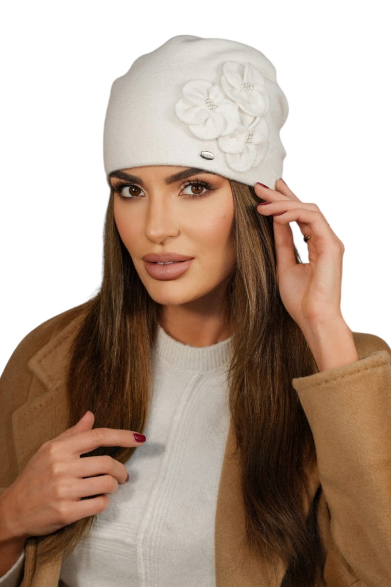 Čepice, Model: Ambrozja, Barva: ekru, Složení materiálu: 80% Vlna; 20% Polyamid, Určení: Podzim/Zima, Velikost: Univerzální (54-60)
