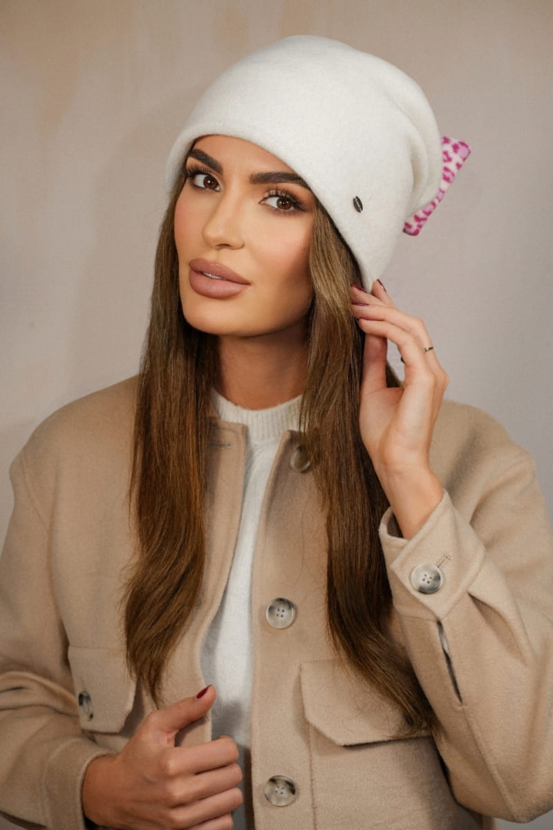Čepice, Model: Kiku, Barva: ekru, Složení materiálu: 80% Vlna; 20% Polyamid, Určení: Podzim/Zima, Velikost: Univerzální (54-60) (Čepice, fotografie 4)