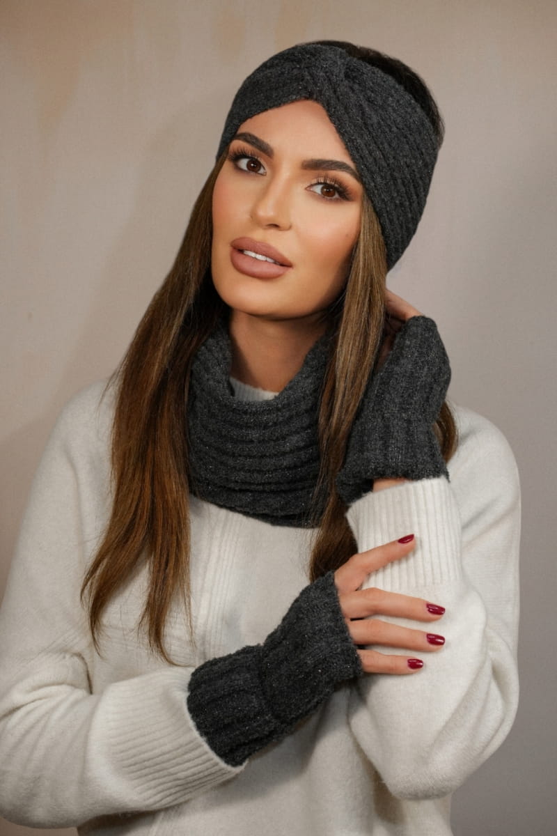 Komplet (Opaska + Komin), Model: Boogi-Komplet, Kolor: grafitowy, Skład materiału: 46% Poliakryl; 22% Poliester; 12% Poliamid; 10% Wełna; 5% Alpaka; 4% Poliester Metalik; 1% Elastan, Przeznaczenie: Jesień/Zima, Wymiary(długość/szerokość): 64cm/28cm (Komplet (Opaska + Komin), zdjęcie 3)