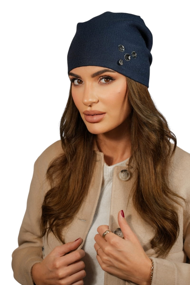 Czapka Damska, Model: Marcus, Kolor: granatowy, Skład materiału: 40% Akryl; 25% Wiskoza; 20% Wełna; 15% Elastan, Przeznaczenie: Jesień/Zima, Rozmiar: Uniwersalny (54-60) (Czapka Damska, zdjęcie 2)