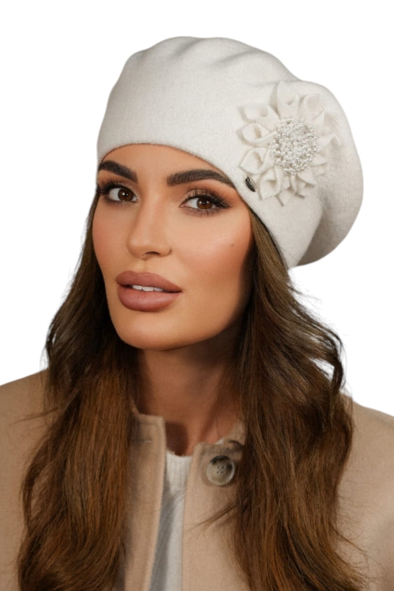 Beret Damski, Model: Peonia, Kolor: ekru, Skład materiału: 80% Wełna; 20% Poliamid, Przeznaczenie: Jesień/Zima, Rozmiar: Uniwersalny (54-60)