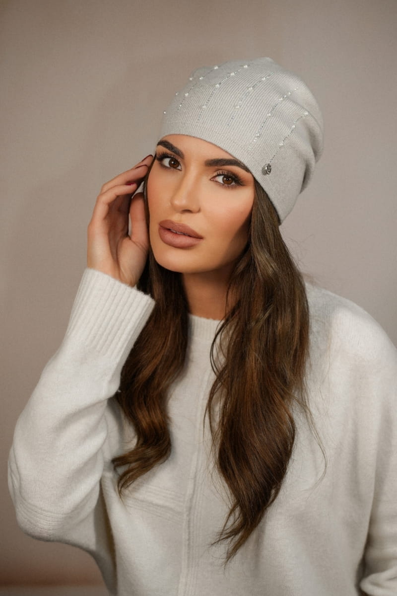 Czapka Damska, Model: Altair, Kolor: beżowy, Skład materiału: 40% Akryl; 25% Wiskoza; 20% Wełna; 15% Elastan, Przeznaczenie: Jesień/Zima, Rozmiar: Uniwersalny (54-60) (Czapka Damska, zdjęcie 3)