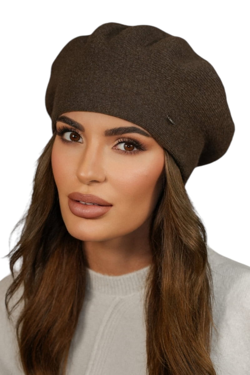 Zimowy beret damski Kiang w brązowym kolorze, wykonany z 80% wełny i 20% poliamidu | manufacture | Spironik.pl