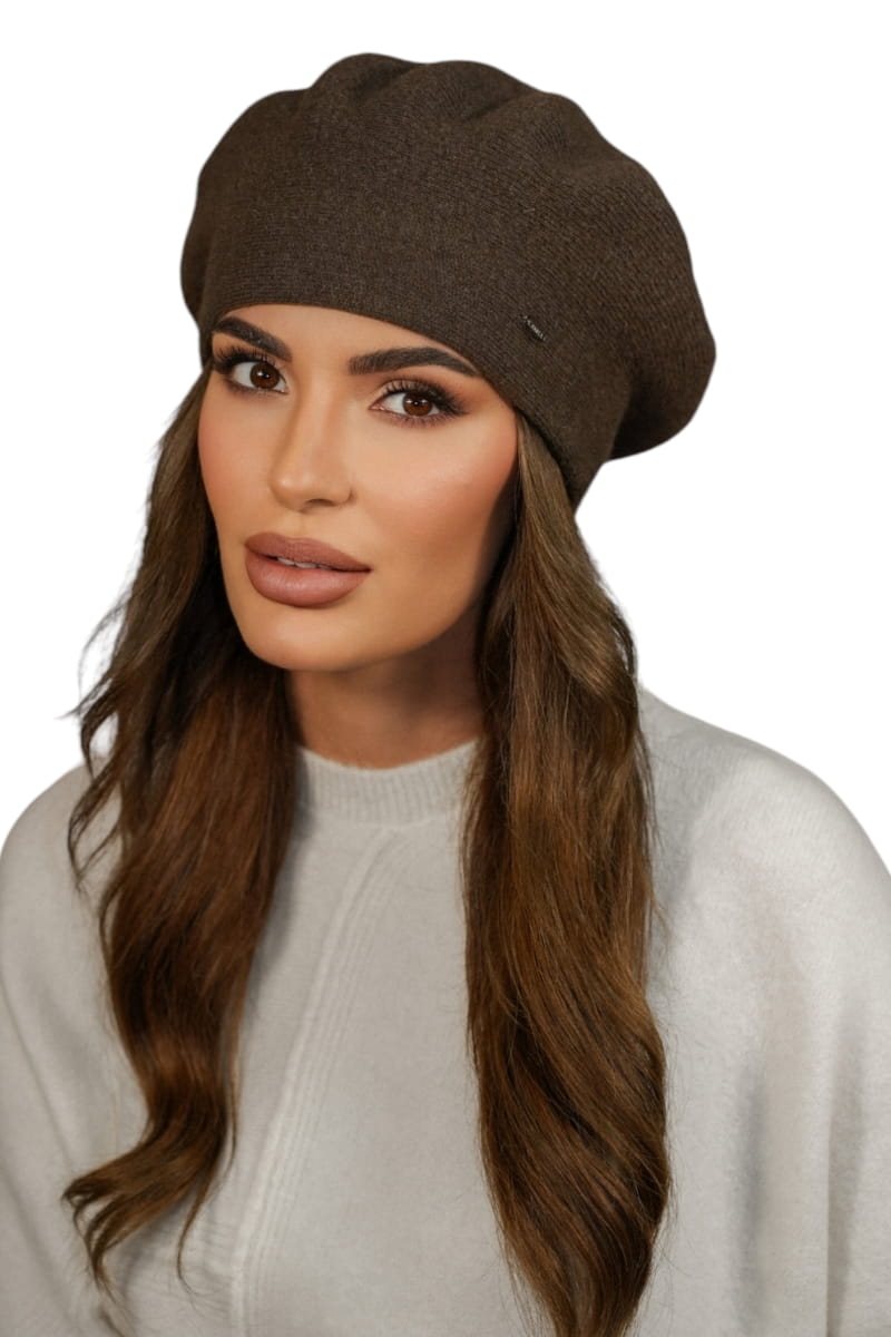 Klasyczny brązowy beret Kiang, idealny na chłodne dni, z wysokiej jakości materiałów | manufacture | Spironik.pl