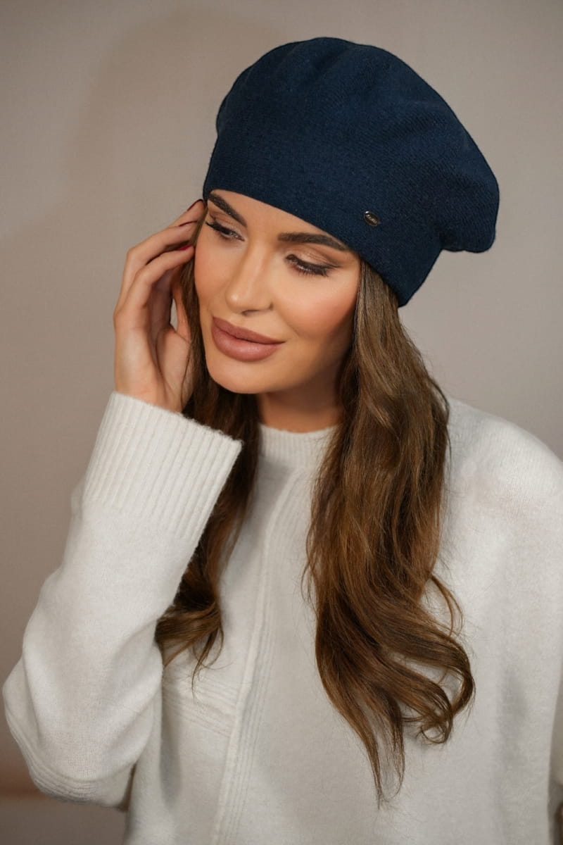 Beret Damski, Model: Kiang, Kolor: mix granatowy, Skład materiału: 80% Wełna; 20% Poliamid, Przeznaczenie: Jesień/Zima, Rozmiar: Uniwersalny (54-60) (Beret Damski, zdjęcie 3)