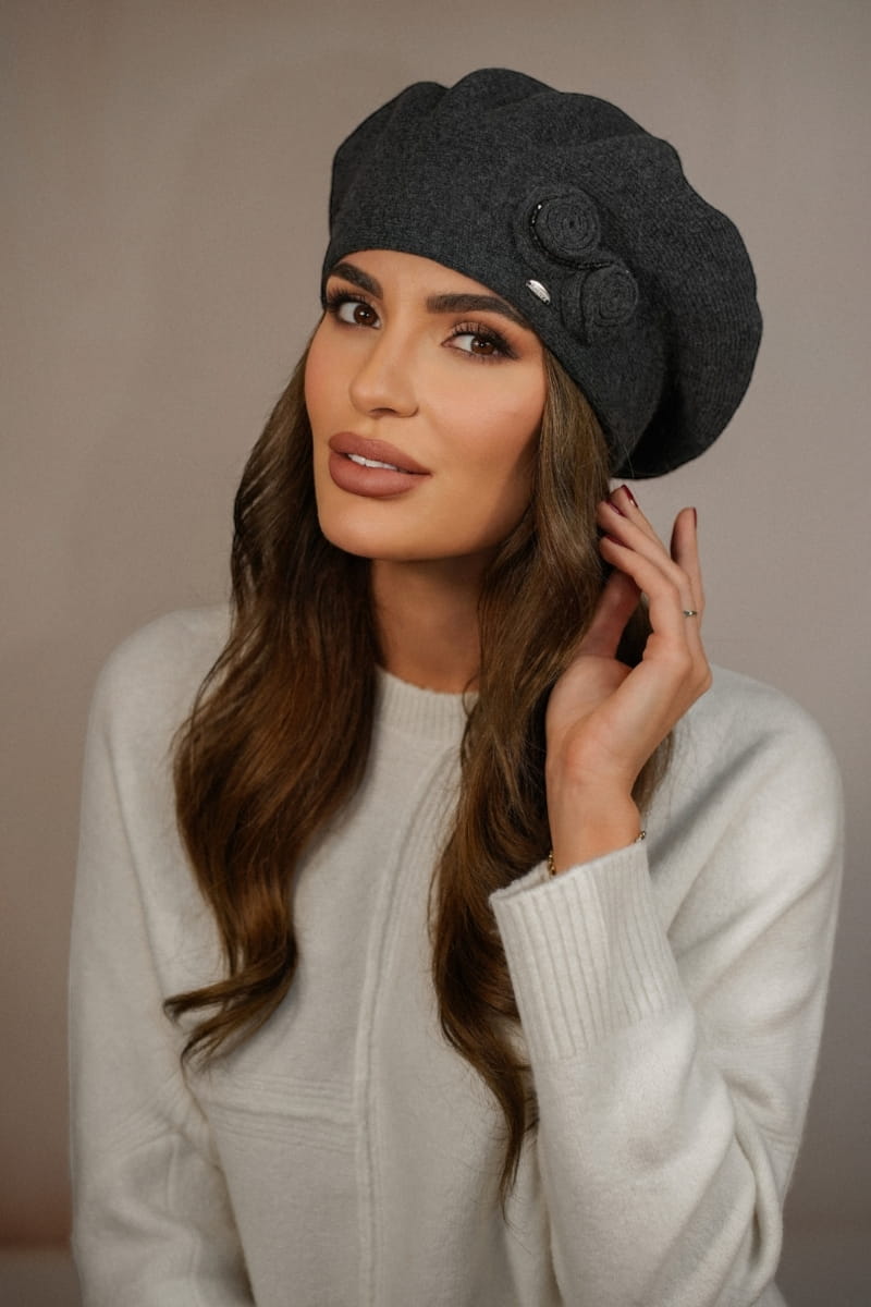 Beret Damski, Model: Bara, Kolor: grafitowy, Skład materiału: 80% Wełna; 20% Poliamid, Przeznaczenie: Jesień/Zima, Rozmiar: Uniwersalny (54-60) (Beret Damski, zdjęcie 3)
