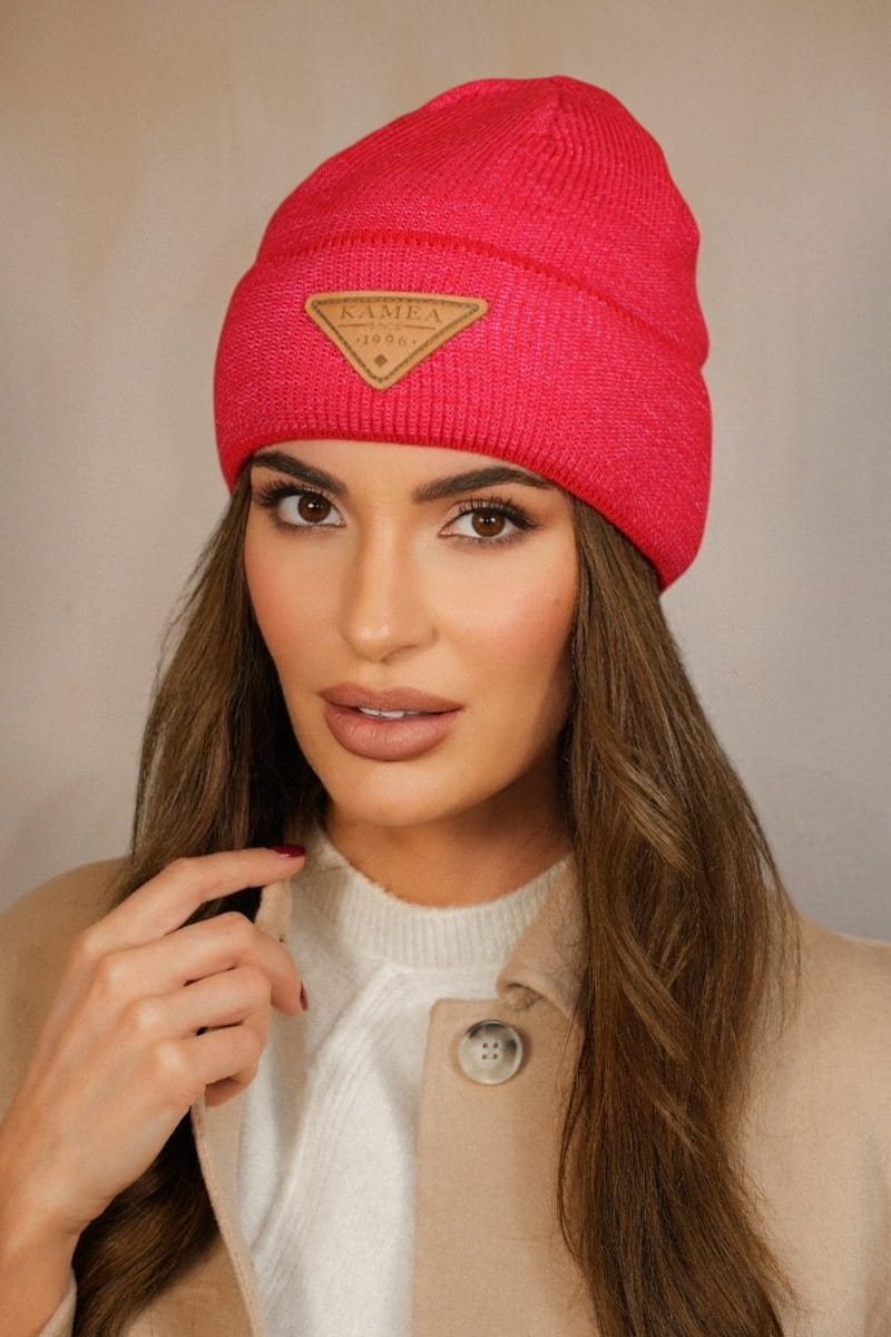 Čepice, Model: Naomi, Barva: šarlatová, Složení materiálu: 70% Akryl; 30% Vlna, Velikost: Univerzální (54-60) (Čepice, obrázek 2)