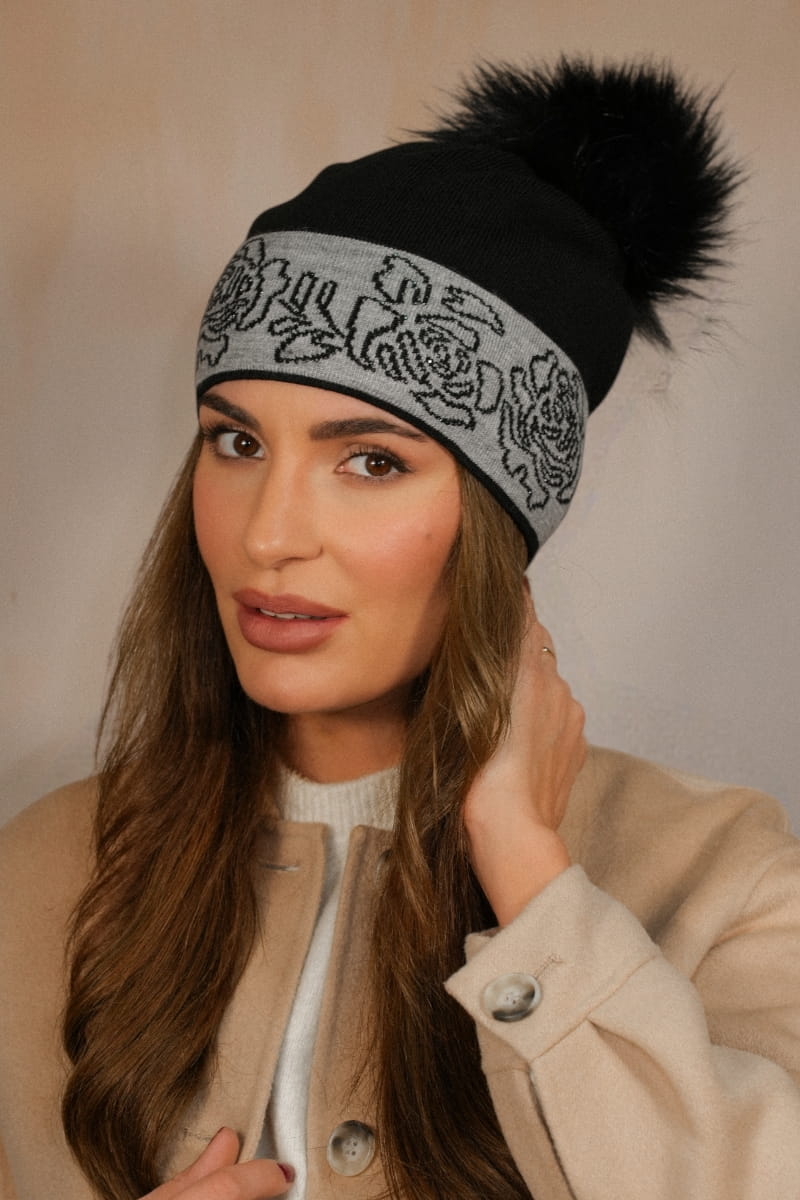 Čepice, Model: Liliana, Barva: černá, Složení materiálu: 55% Akryl; 30% Vlna; 15% Polyamid, Velikost: Univerzální (54-60) (Čepice, fotografie 2)