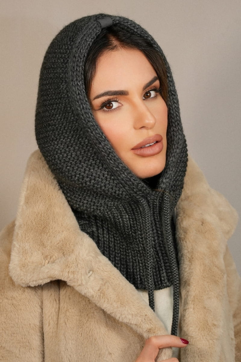 Kaptur Damski, Model: Kaptur-Majrag, Kolor: grafitowy, Skład materiału: 85% Akryl; 15% Poliamid, Przeznaczenie: Jesień/Zima, Rozmiar: Uniwersalny (Kaptur Damski, zdjęcie 2)