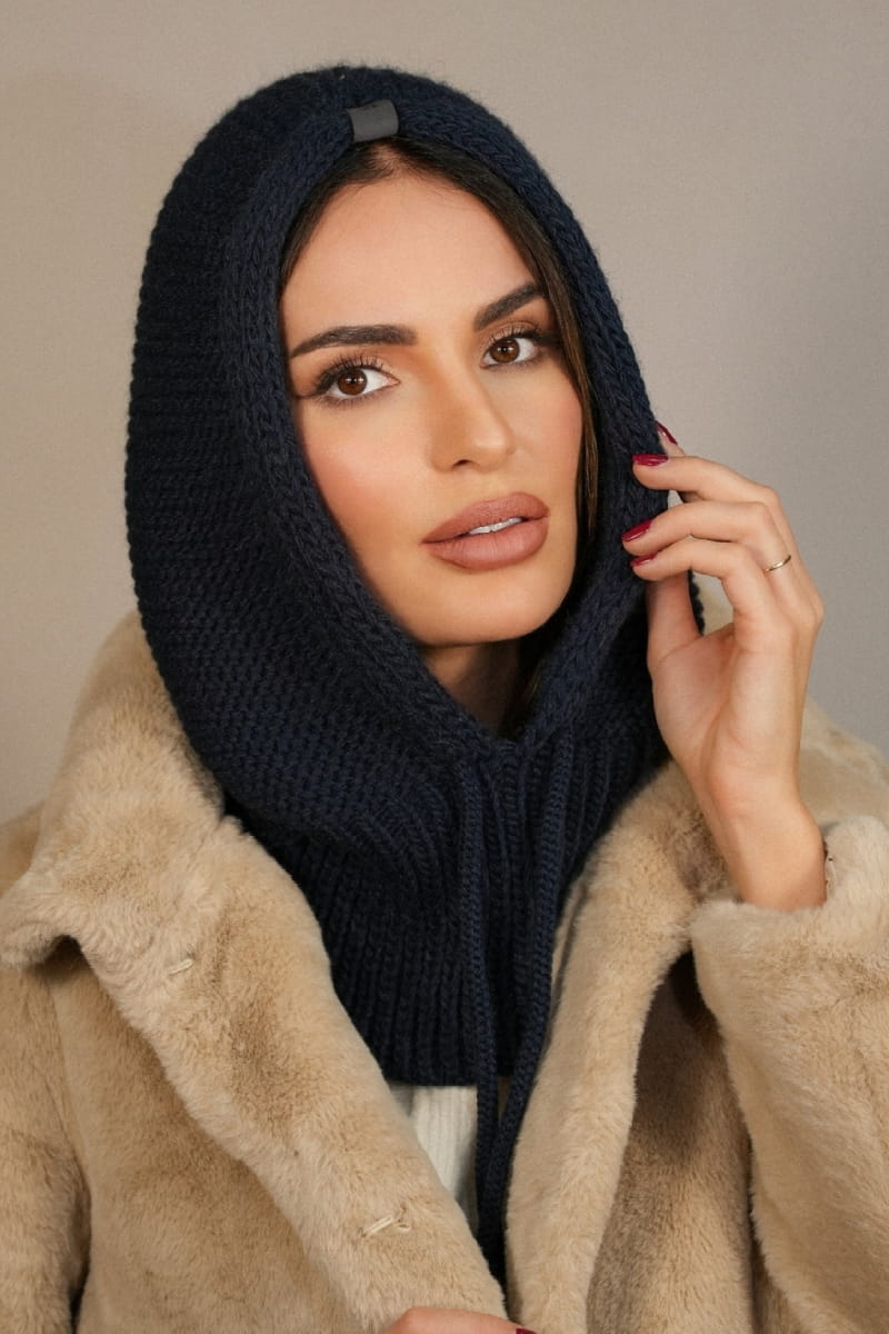 Kaptur Damski, Model: Kaptur-Majrag, Kolor: granatowy, Skład materiału: 85% Akryl; 15% Poliamid, Przeznaczenie: Jesień/Zima, Rozmiar: Uniwersalny (Kaptur Damski, zdjęcie 2)