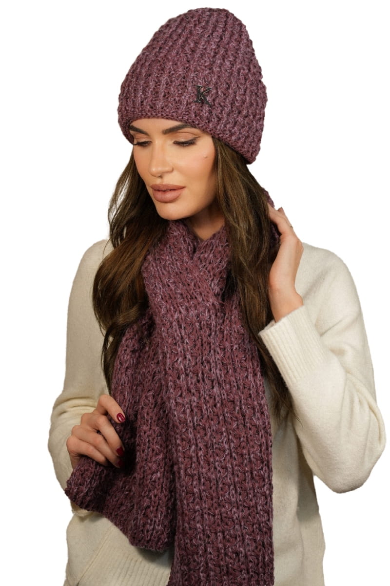 Komplety: czapka + szalik/komin, Model: Kosmos-Komplet, Kolor: burgundowy, Skład materiału: 64% Akryl; 20% Moher; 10% Wełna; 6% Wiskoza, Przeznaczenie: Jesień/Zima, Wymiary(długość/szerokość): 110cm/29cm