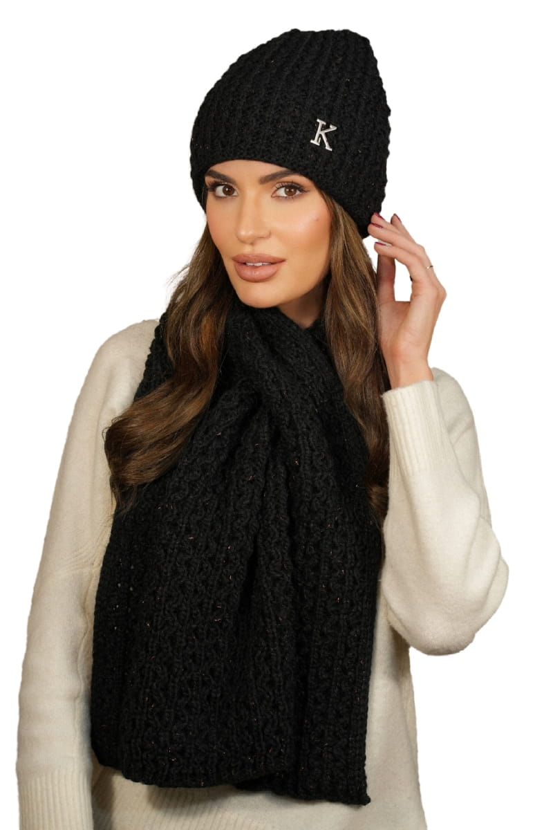 Komplety: czapka + szalik/komin, Model: Kosmos-Komplet, Kolor: czarny, Skład materiału: 64% Akryl; 20% Moher; 10% Wełna; 6% Wiskoza, Przeznaczenie: Jesień/Zima, Wymiary(długość/szerokość): 110cm/29cm