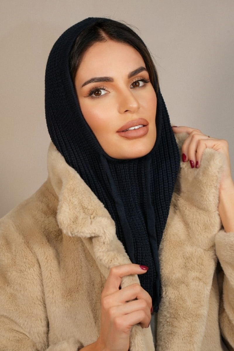 Kaptur Damski, Model: Nilda-Kaptur, Kolor: granatowy, Skład materiału: 50% Akryl; 30% Wełna; 20% Poliamid, Przeznaczenie: Jesień/Zima, Rozmiar: Uniwersalny (Kaptur Damski, zdjęcie 2)