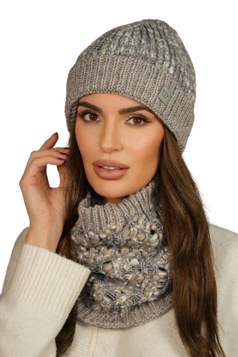 Komplet (Czapka+ Komin), Model: Morela-Komplet, Kolor: ciemny beżowy, Skład materiału: 40% Wełna; 37% Poliakryl; 19% Alpaka; 4% Poliester, Rozmiar: Uniwersalny (54-60)