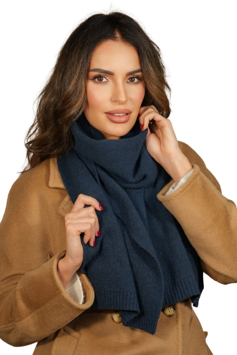 Szalik Damski, Model: Szalik-02, Kolor: granatowy, Skład materiału: 80% Wełna; 20% Poliamid, Przeznaczenie: Jesień/Zima, Wymiary(długość/szerokość): 160cm/25cm