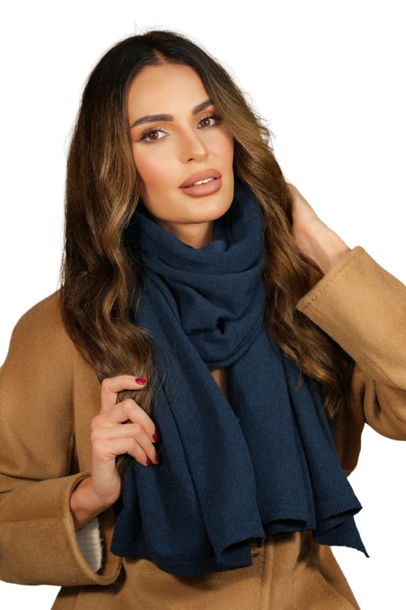 Szalik Damski, Model: Szalik-01, Kolor: granatowy, Skład materiału: 80% Wełna; 20% Poliamid, Przeznaczenie: Jesień/Zima, Wymiary(długość/szerokość): 180cm/65cm