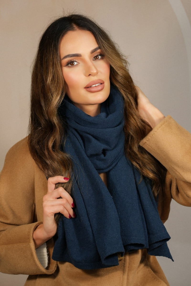 Model: Szalik-01, Kolor: granatowy, Skład materiału: 80% Wełna; 20% Poliamid, Przeznaczenie: Jesień/Zima, Wymiary(długość/szerokość): 180cm/65cm