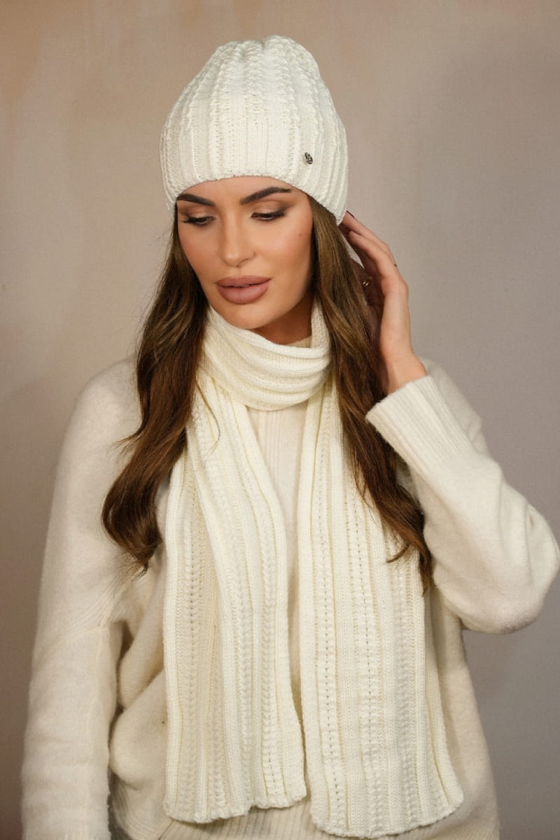 Komplety: czapka + szalik/komin, Model: Filona-Komplet, Kolor: ekru, Skład materiału: 50% Akryl; 30% Wełna; 20% Poliamid, Przeznaczenie: Jesień/Zima, Rozmiar: Uniwersalny (54-60) (Komplety: czapka + szalik/komin, zdjęcie 2)