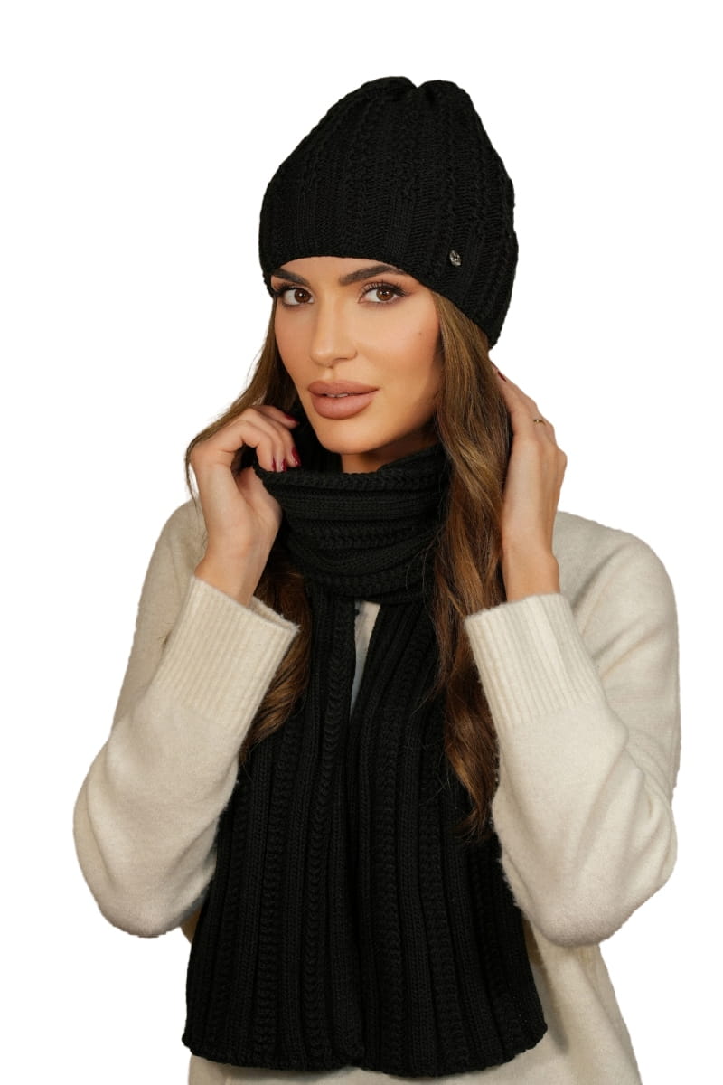 Komplety: czapka + szalik/komin, Model: Filona-Komplet, Kolor: czarny, Skład materiału: 50% Akryl; 30% Wełna; 20% Poliamid, Przeznaczenie: Jesień/Zima, Rozmiar: Uniwersalny (54-60)