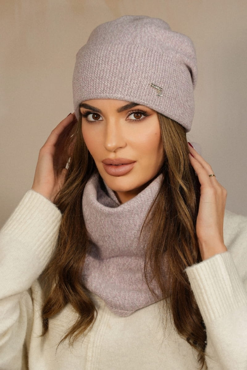 Komplet (Czapka + Komin), Model: Pene Komplet, Kolor: różowy, Skład materiału: 80% Wełna; 20% Poliamid, Przeznaczenie: Jesień/Zima, Wymiary(długość/szerokość): 70cm/40cm (Komplet (Czapka + Komin), zdjęcie 2)