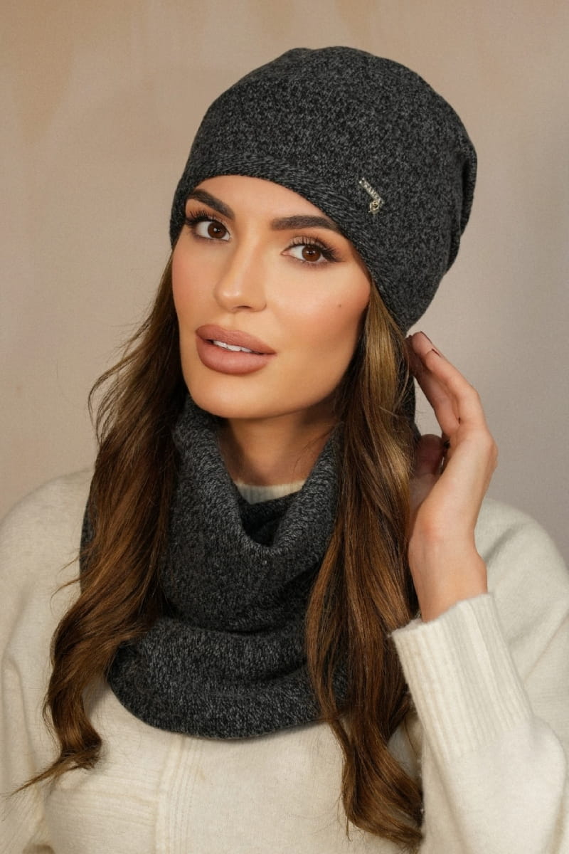 Komplet (Czapka+ Komin), Model: Anna-Komplet, Kolor: grafitowy, Skład materiału: 80% Wełna; 20% Poliamid, Rozmiar: Uniwersalny (54-60) (Komplet (Czapka+ Komin), zdjęcie 2)