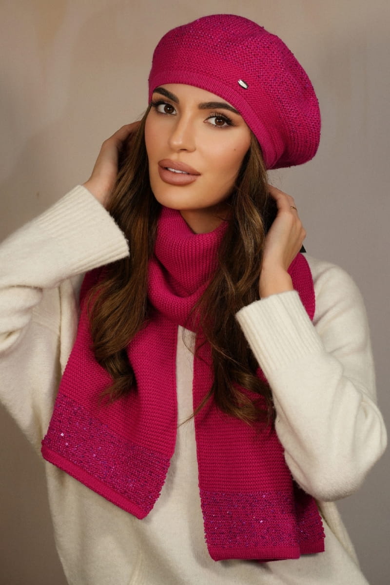 Szalik w malinowym kolorze z cekinami, doskonały dodatek do stylizacji na chłodne dni | KAMEA | Spironik.pl
