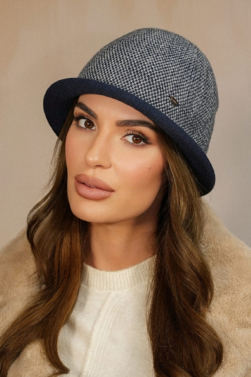 Kapelusz Damski, Model: Zelda, Kolor: granatowy, Skład materiału: 50% Akryl; 30% Wełna; 10% Wiskoza; 10% Alpaka, Przeznaczenie: Jesień/Zima, Rozmiar: Uniwersalny (54-60) (Kapelusz Damski, zdjęcie 2)