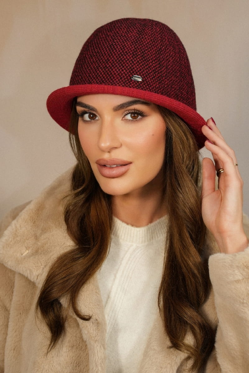 Kapelusz Damski, Model: Zelda, Kolor: czerwony, Skład materiału: 50% Akryl; 30% Wełna; 10% Wiskoza; 10% Alpaka, Rozmiar: Uniwersalny (54-60) (Kapelusz Damski, zdjęcie 2)