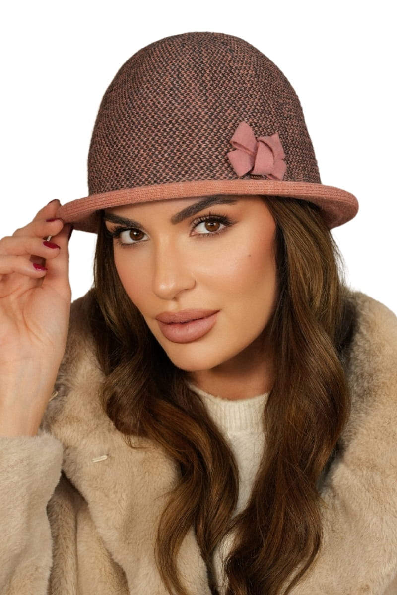 Kapelusz Damski, Model: Dante, Kolor: koralowy, Skład materiału: 50% Akryl; 30% Wełna; 10% Wiskoza; 10% Alpaka, Przeznaczenie: Jesień/Zima, Rozmiar: Uniwersalny (54-60)