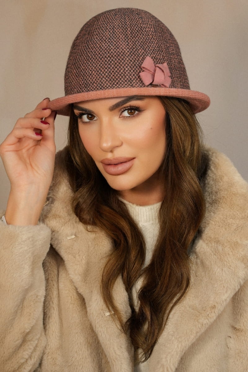 Kapelusz Damski, Model: Dante, Kolor: koralowy, Skład materiału: 50% Akryl; 30% Wełna; 10% Wiskoza; 10% Alpaka, Przeznaczenie: Jesień/Zima, Rozmiar: Uniwersalny (54-60) (Kapelusz Damski, zdjęcie 2)