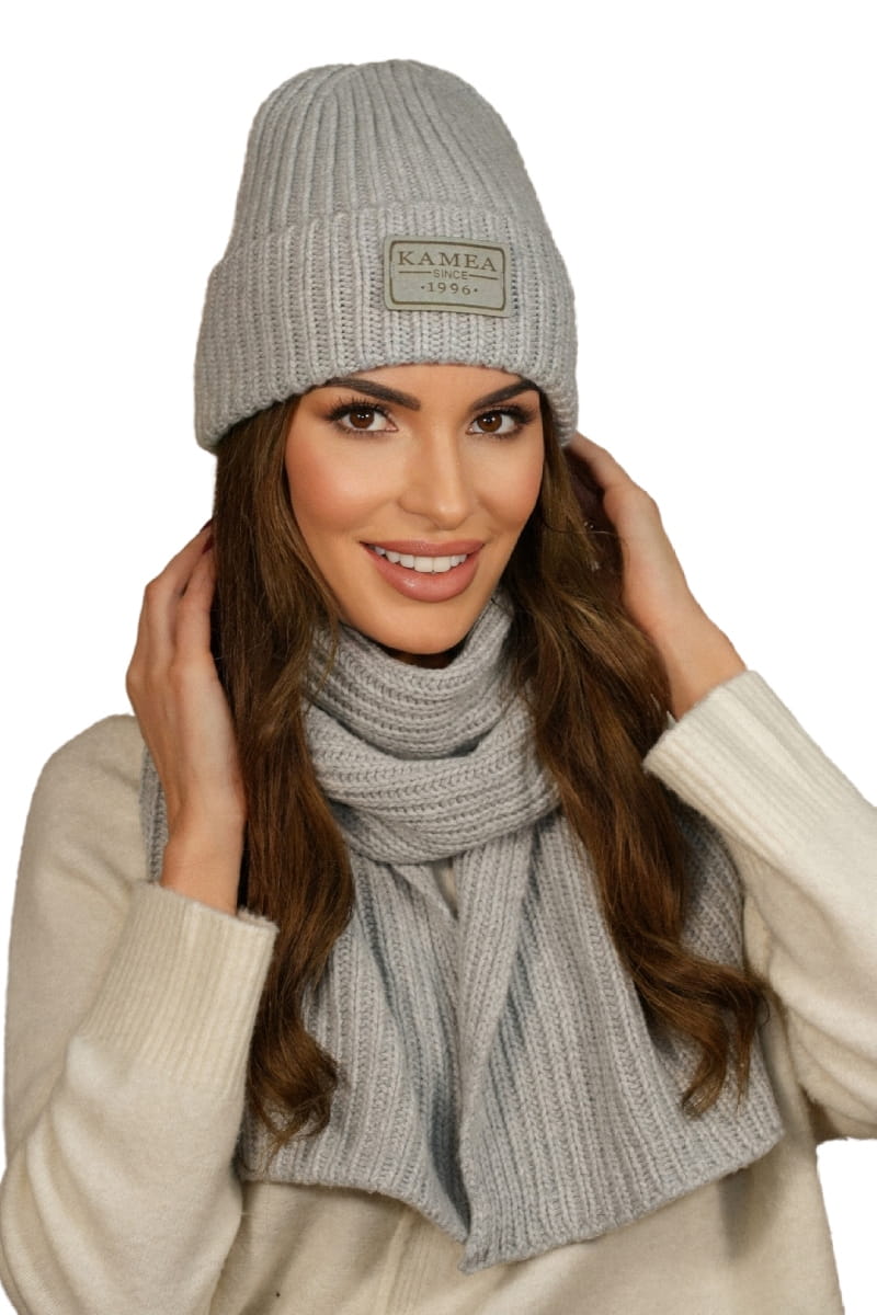 Czapki, Model: Leticia-Komplet, Kolor: szary, Skład materiału: 20% Kaszmir; 30% Meryno Extrafine; 30% Wiskoza; 20% Poliamid, Przeznaczenie: Jesień/Zima, Wymiary(długość/szerokość): 170cm/25cm