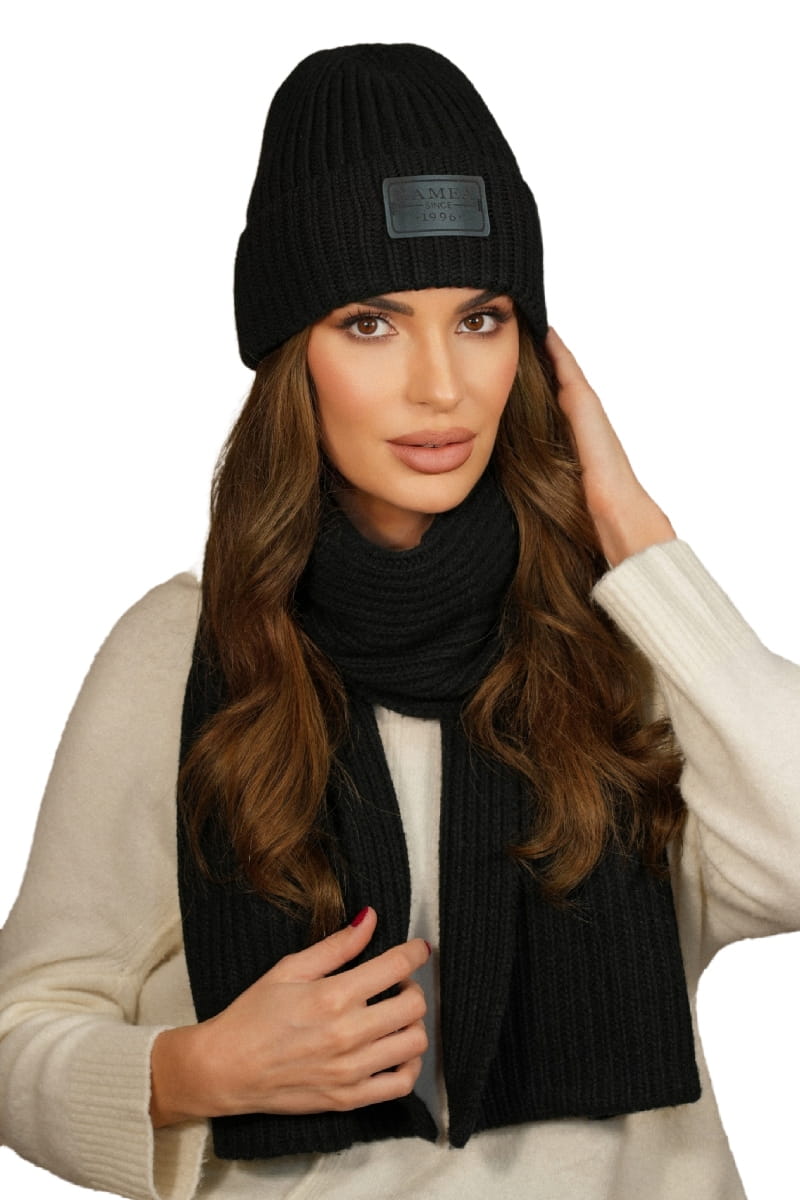 Komplet (Czapka + Szalik), Model: Leticia-Komplet, Kolor: czarny, Skład materiału: 20% Kaszmir; 30% Meryno Extrafine; 30% Wiskoza; 20% Poliamid, Przeznaczenie: #NAZWA?, Wymiary(długość/szerokość): 170cm/25cm