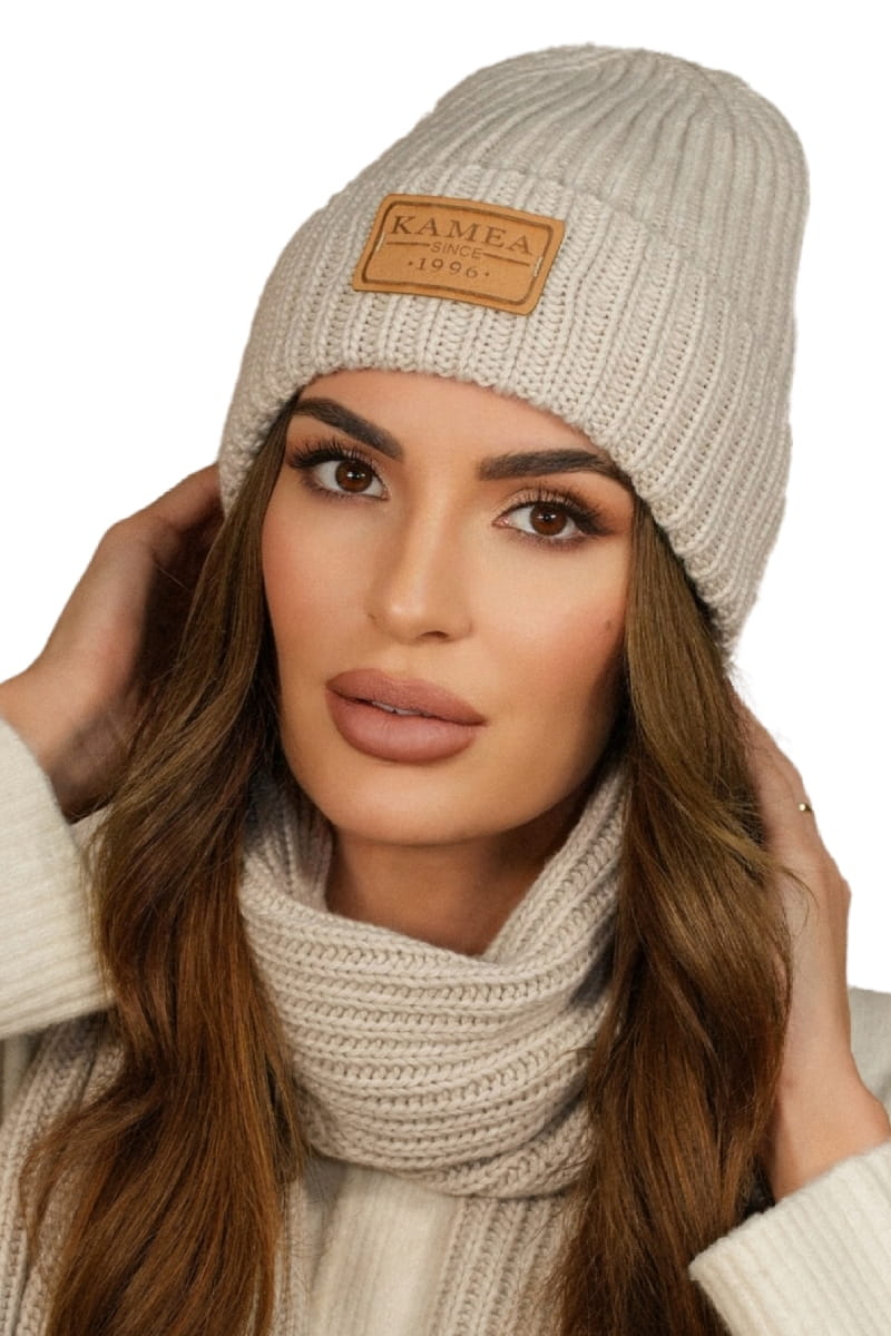 Szalik z kompletu LETICIA w beżowym kolorze, idealny na mroźne dni, z ocieplającą bawełnianą podszewką | KAMEA | Spironik.pl
