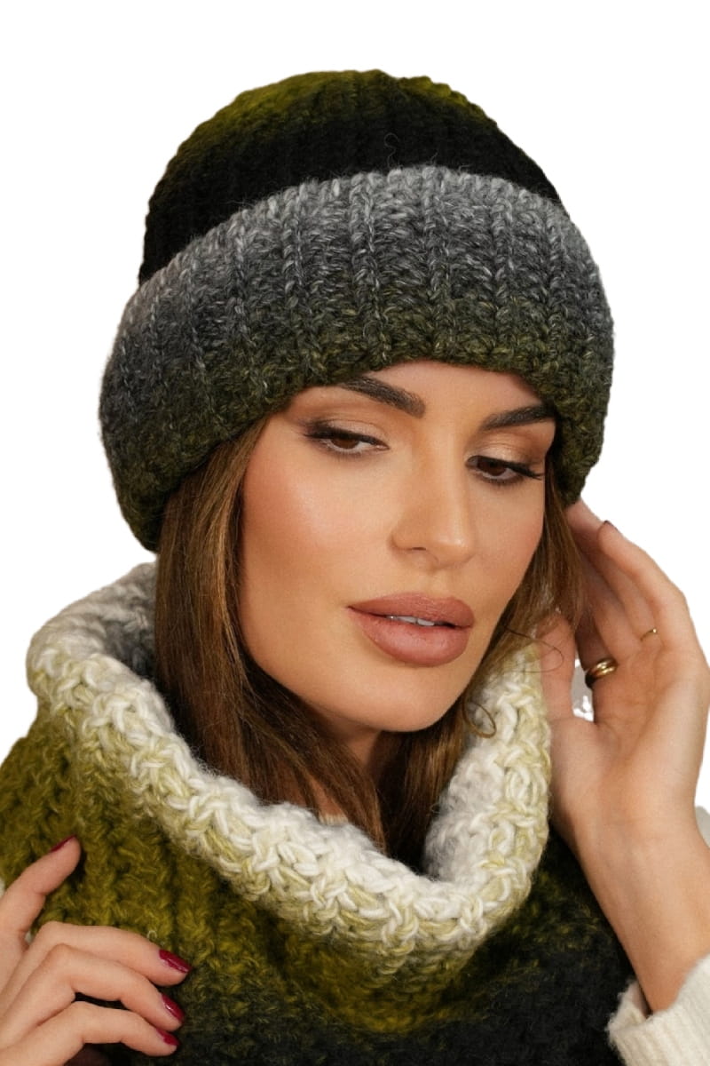 Detal cieniowanej czapki i komina, które zapewniają ciepło i komfort w zimowe dni | KAMEA | Spironik.pl