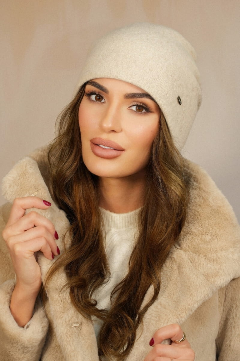 Čepice, Model: Iris, Barva: béžová, Složení materiálu: 80% Vlna; 20% Polyamid, Určení: Podzim/Zima, Velikost: Univerzální (54-60) (Čepice, fotografie 2)
