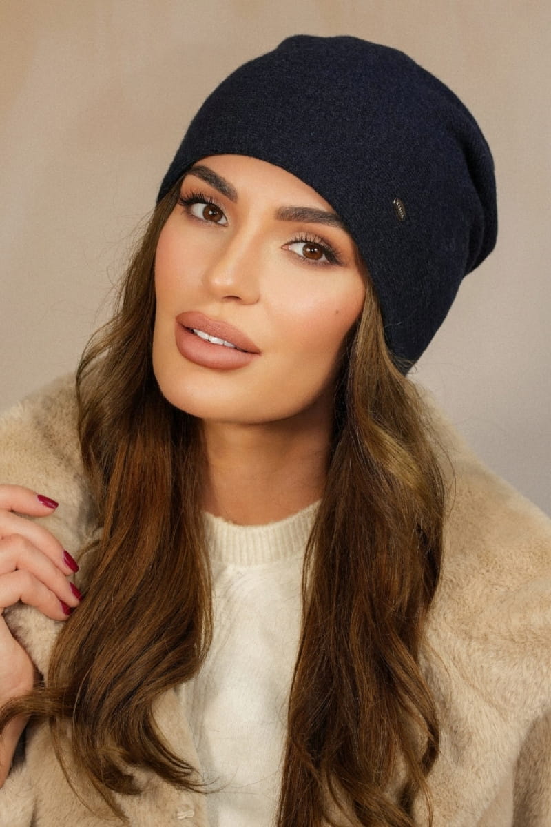 Čepice, Model: Iris, Barva: námořnická, Složení materiálu: 80% Vlna; 20% Polyamid, Určení: Podzim/Zima, Velikost: Univerzální (54-60) (Čepice, fotografie 2)