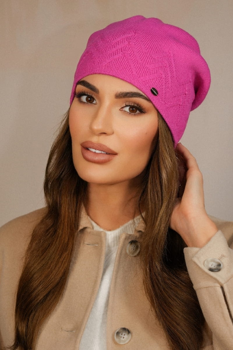 Czapki, Model: Baihe, Kolor: fuksja, Skład materiału: 52% Wiskoza; 26% Pbt; 22% Poliamid, Przeznaczenie: Jesień/Zima, Rozmiar: Uniwersalny (54-60) (Czapki, zdjęcie 2)