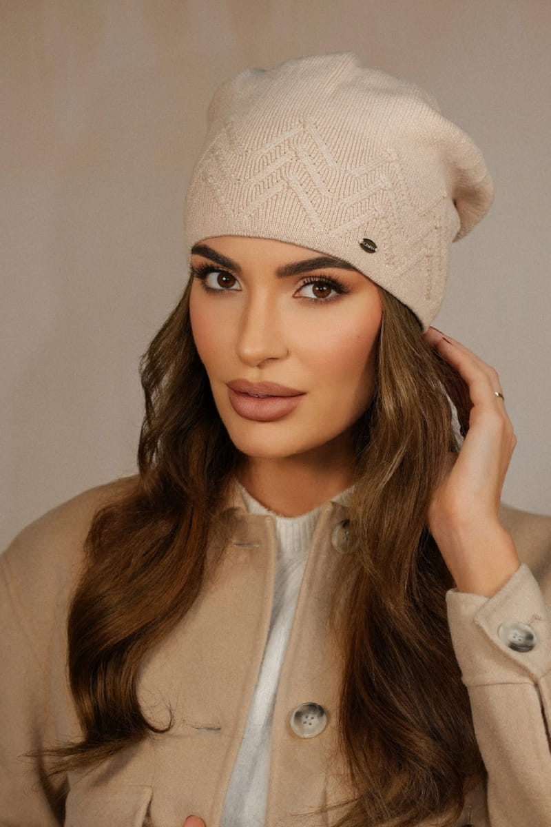 Czapka Damska, Model: Baihe, Kolor: jasny beżowy, Skład materiału: 52% Wiskoza; 26% Pbt; 22% Poliamid, Przeznaczenie: Jesień/Zima, Rozmiar: Uniwersalny (54-60) (Czapka Damska, zdjęcie 2)