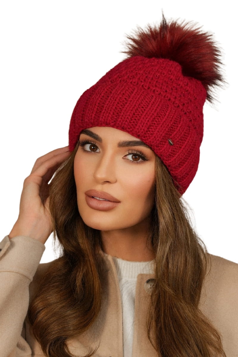 Čepice, Model: Furja s Eco Pomponem, Barva: červená, Složení materiálu: 83% Akryl; 15% Polyamid; 2% Metalik, Určení: Podzim/Zima, Velikost: Univerzální (54-60)