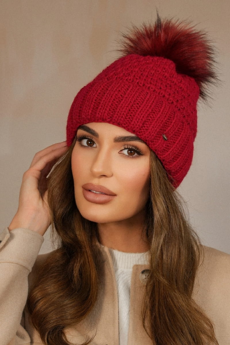 Čepice, Model: Furja s Eco Pomponem, Barva: červená, Složení materiálu: 83% Akryl; 15% Polyamid; 2% Metalik, Určení: Podzim/Zima, Velikost: Univerzální (54-60) (Čepice, fotografie 2)