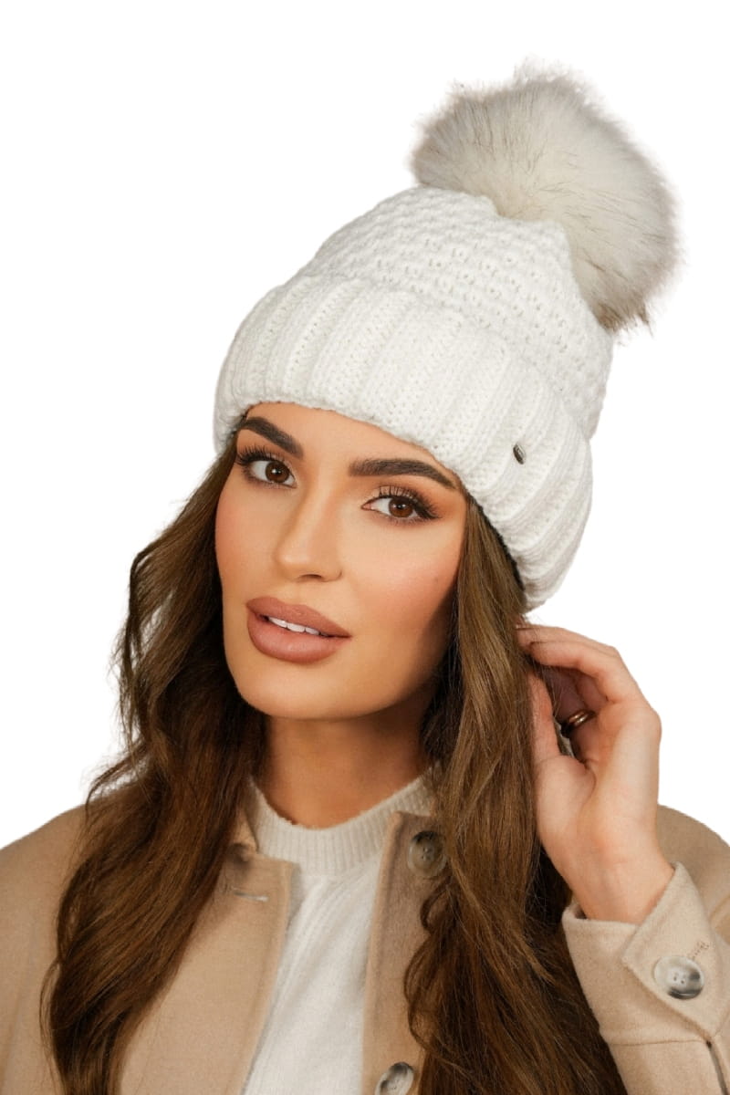 Čepice, Model: Furja s Eco Pomponem, Barva: ecru, Složení materiálu: 83% Akryl; 15% Polyamid; 2% Metalický, Určení: Podzim/Zima, Velikost: Univerzální (54-60)