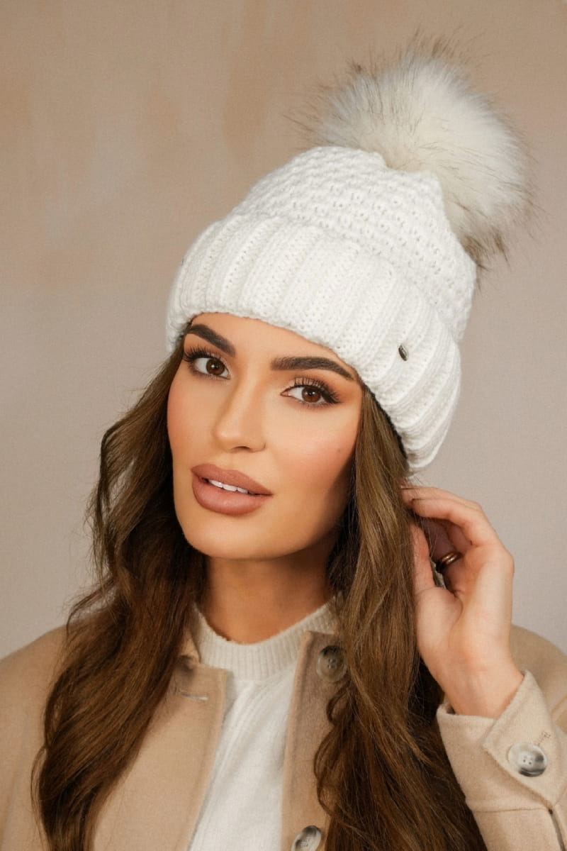 Čepice, Model: Furja s Eco Pomponem, Barva: ecru, Složení materiálu: 83% Akryl; 15% Polyamid; 2% Metalický, Určení: Podzim/Zima, Velikost: Univerzální (54-60) (Čepice, fotografie 2)