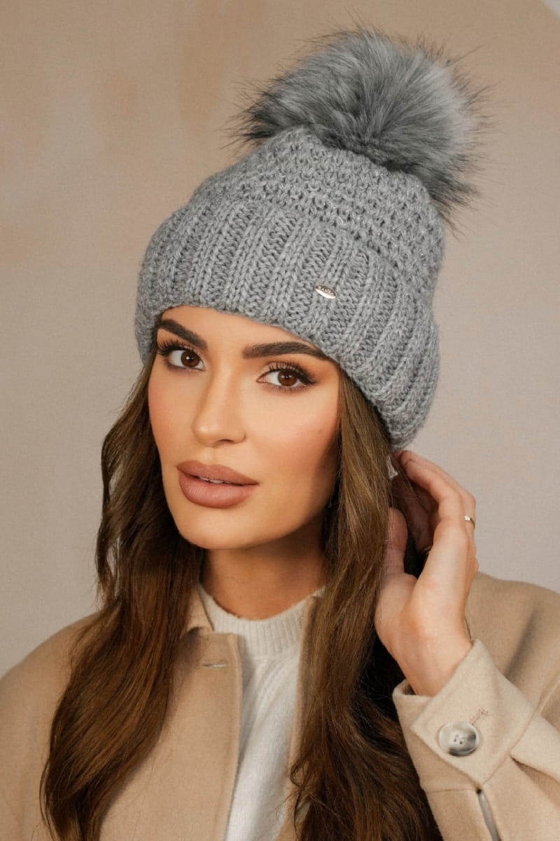 Čepice, Model: Furja s Eco Pomponem, Barva: šedá, Složení materiálu: 83% Akryl; 15% Polyamid; 2% Metalický, Určení: Podzim/Zima, Velikost: Univerzální (54-60) (Čepice, fotografie 2)