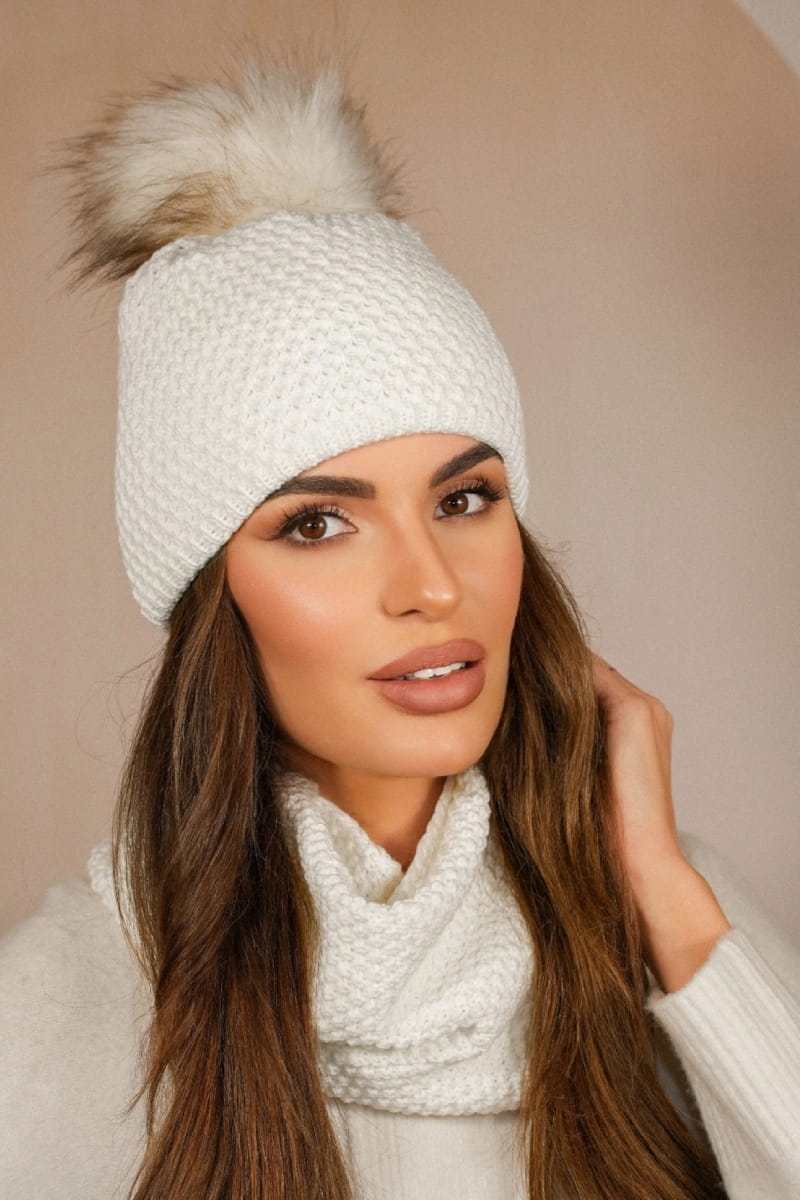 Komplet (Czapka + Komin), Model: Rubbi-Komplet, Kolor: ekru, Skład materiału: 50% Akryl; 30% Wełna; 20% Poliamid, Przeznaczenie: Jesień/Zima, Wymiary(długość/szerokość): 70cm/19cm (Komplet (Czapka + Komin), zdjęcie 2)