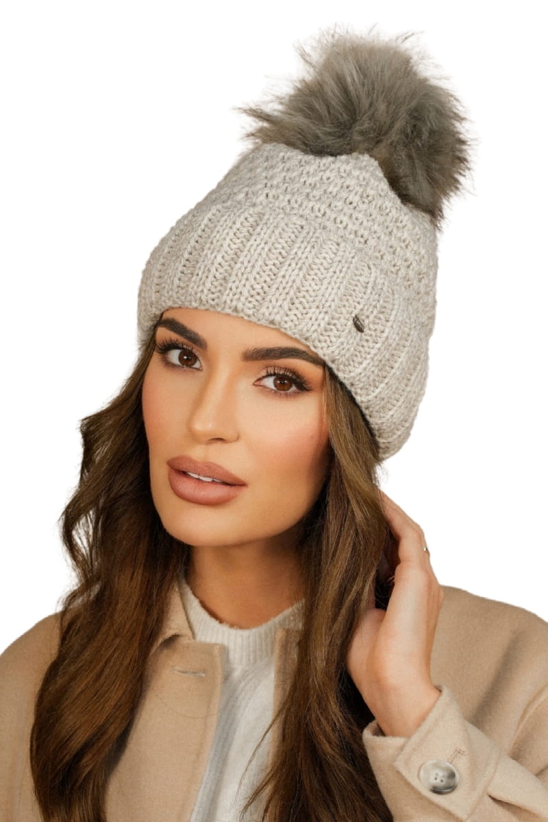 Čepice, Model: Furja s Eco Pomponem, Barva: béžová, Složení materiálu: 83% Akryl; 15% Polyamid; 2% Metalický, Určení: Podzim/Zima, Velikost: Univerzální (54-60)